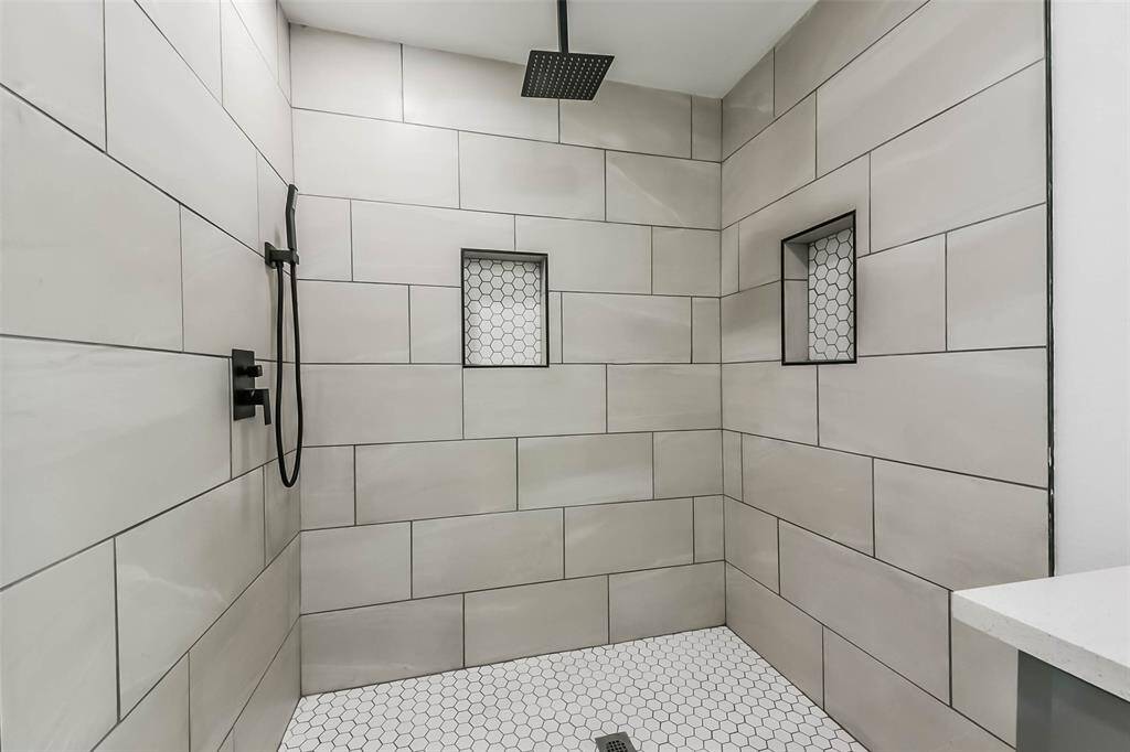 Primary shower