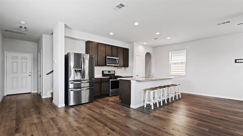 Spacious Kitchen with modern appliances