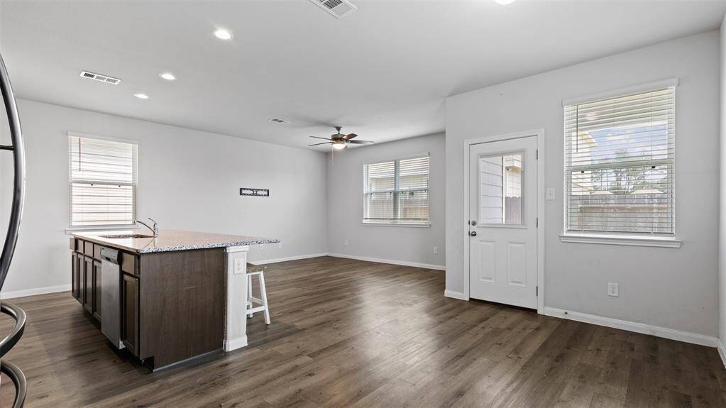 Spacious Living area, Kitchen open to living area