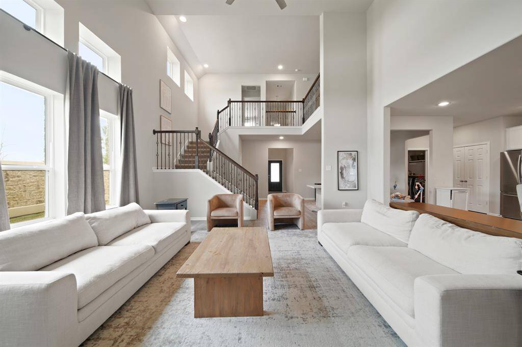 Fantastic open layout between the living room, kitchen, and breakfast nook. It includes a high ceiling with a ceiling fan.