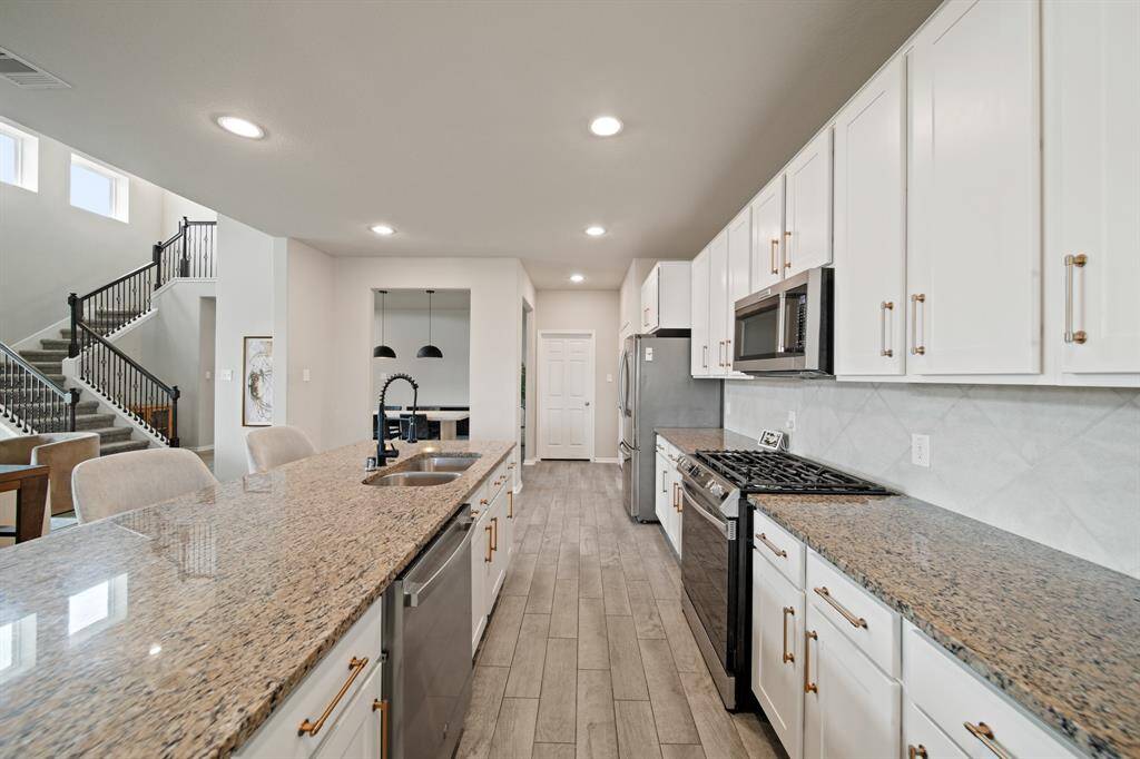 Enjoy a meal in this lovely breakfast nook, featuring a view of the backyard and plenty of natural lighting!