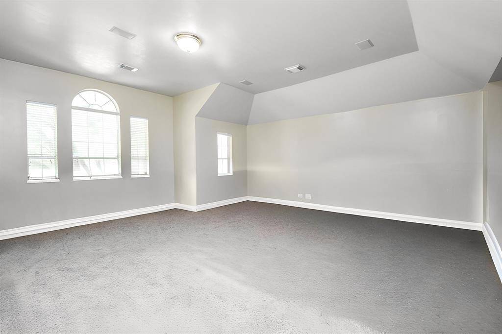 *NEW FLOORING HAS BEEN DONE SINCE THIS PHOTO WAS TAKEN