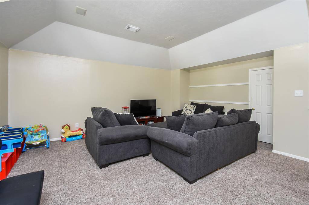 _NEW FLOORING HAS BEEN DONE SINCE THIS PHOTO WAS TAKEN