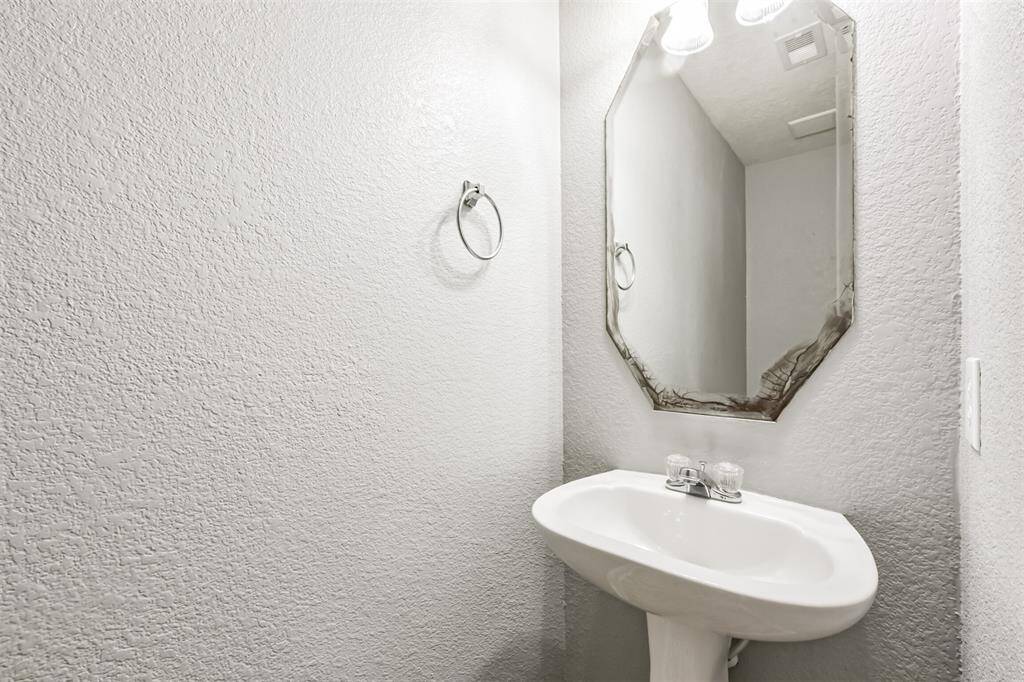 Powder room.