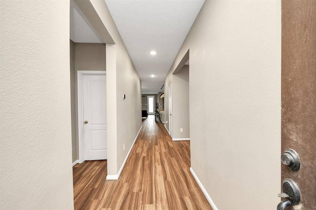 Upon entering you find a welcomingcorridor showcasing custom paint andbeautiful floors.