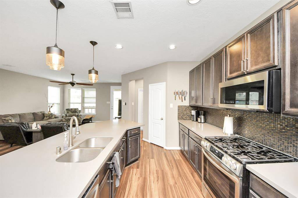 This stunning kitchen is perfect foreveryday life as well as entertainingfamily and friends.