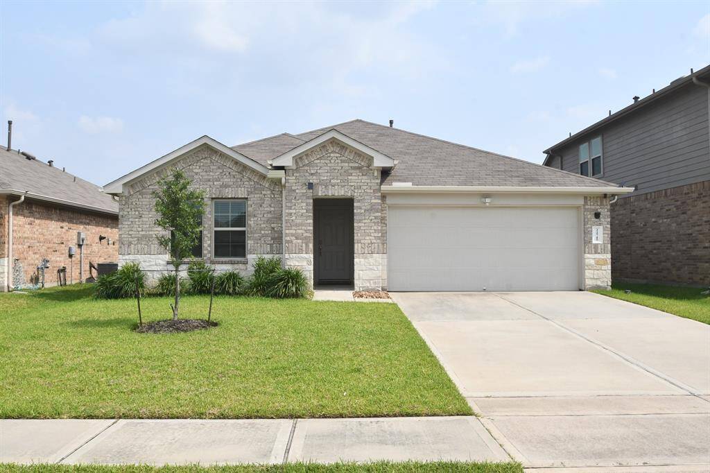 Blue skies and bright sunshine bathe this single story brick treasure in warm and welcoming tones at 22715 Ginosa Trail, Katy, in the highly sought after Ventana Lakes neighborhood. And, here's a beautiful bonus: this beauty is MOVE-IN READY!