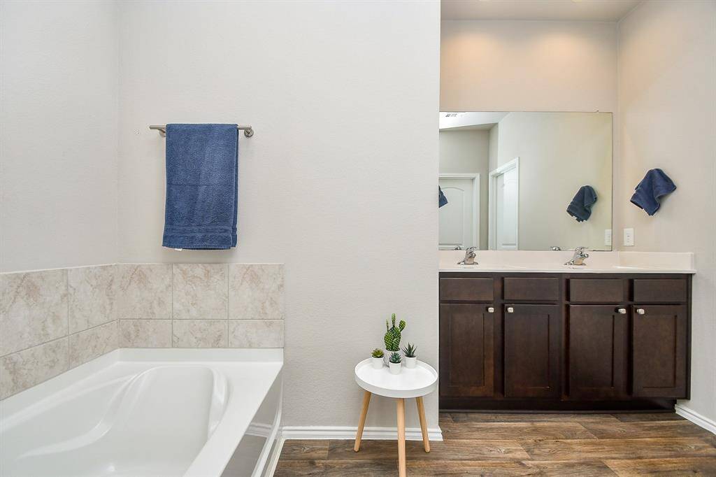 Don't you love the placement of sinks/vanity in relationship to the tub, with great open floor paths?