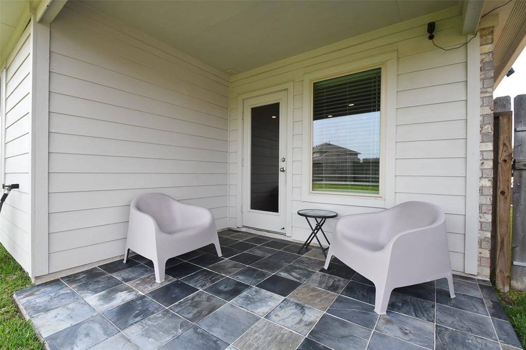 Roomy enough for good sized pieces, this good looking patio may become your personal morning coffee destination!