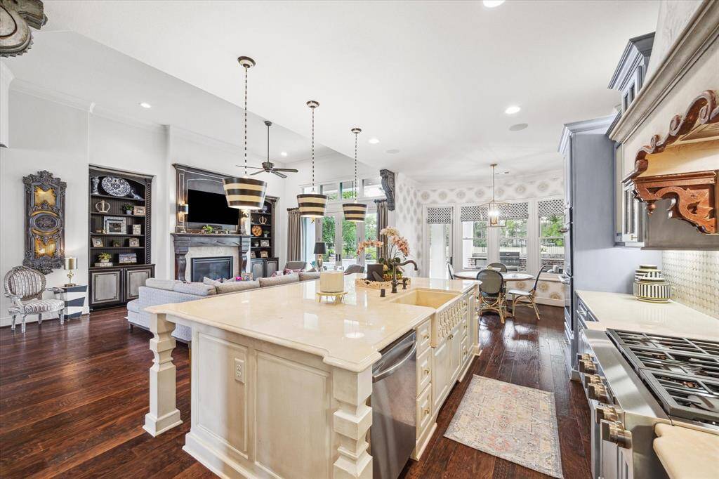 The three strikingly patterned, eye-catching LaFleur pendants from Flambeaux Lighting in NOLA are perched above the island and complement the bold and beautiful design throughout.