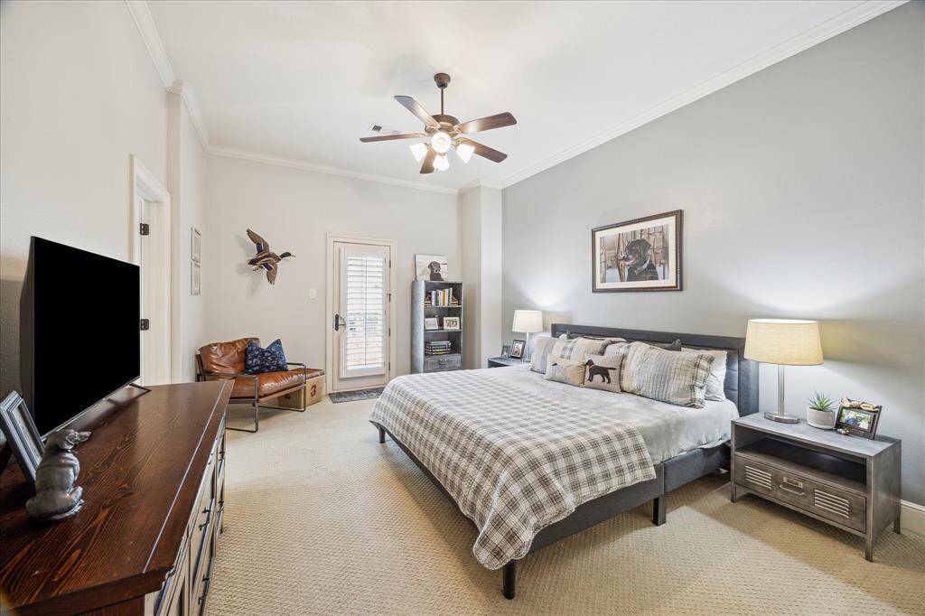 This spacious secondary bedroom features a French door providing access to the front balcony overlooking the front garden and boxwood hedges. It enjoys its own dedicated en suite bath.
