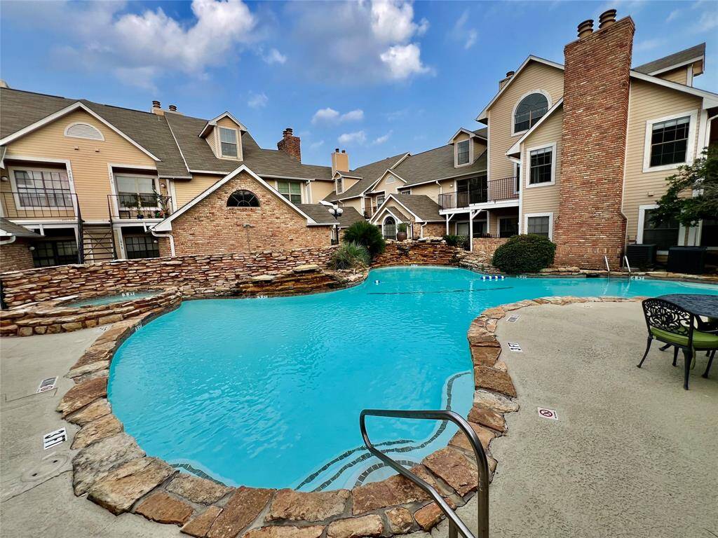 Alternate view of pool.