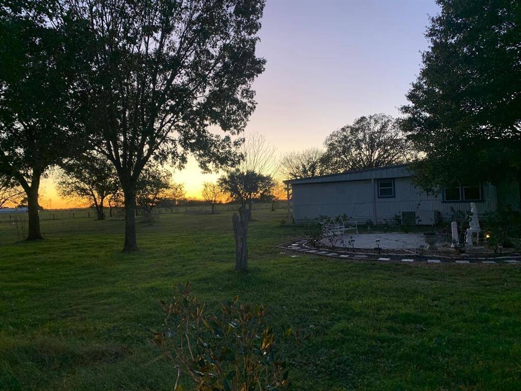 Welcome Home! 2316 Green Meadows Dr, Sealy, TX 77474