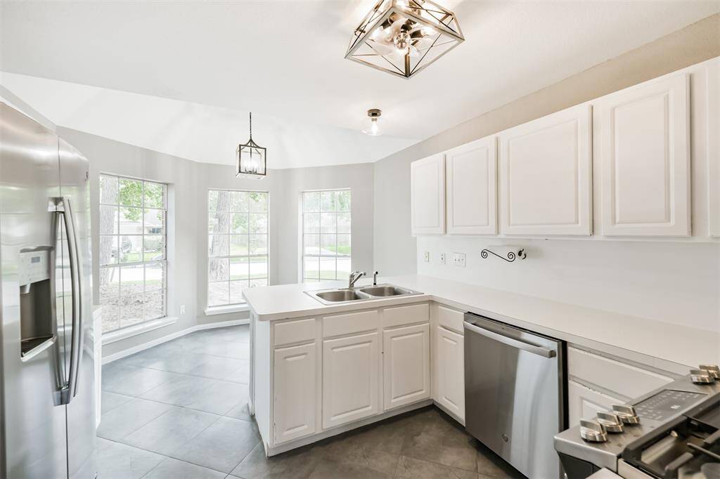 Nice White Kitchen and Breakfast with lots of light