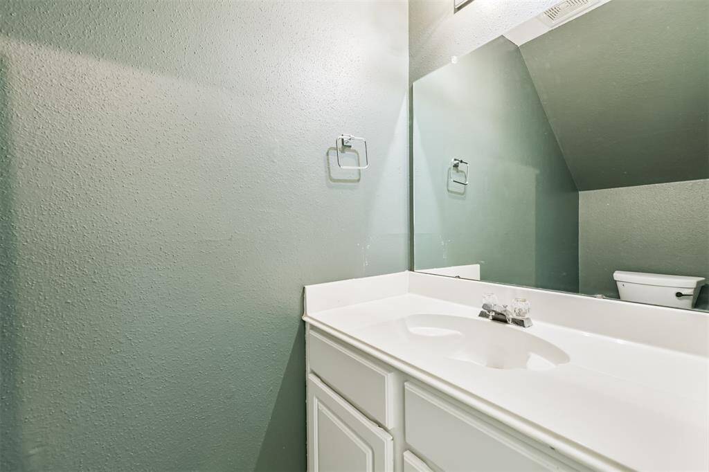 Halfbath downstairs