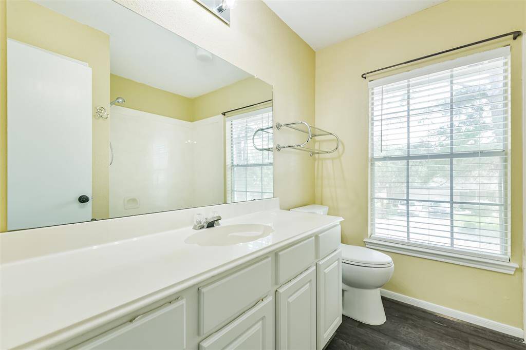Full Bath for bedrooms 2&3