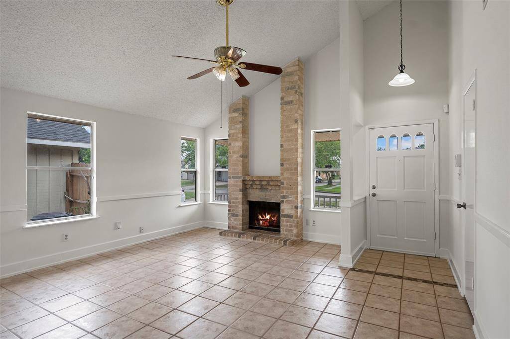 Living room with high Ceiling