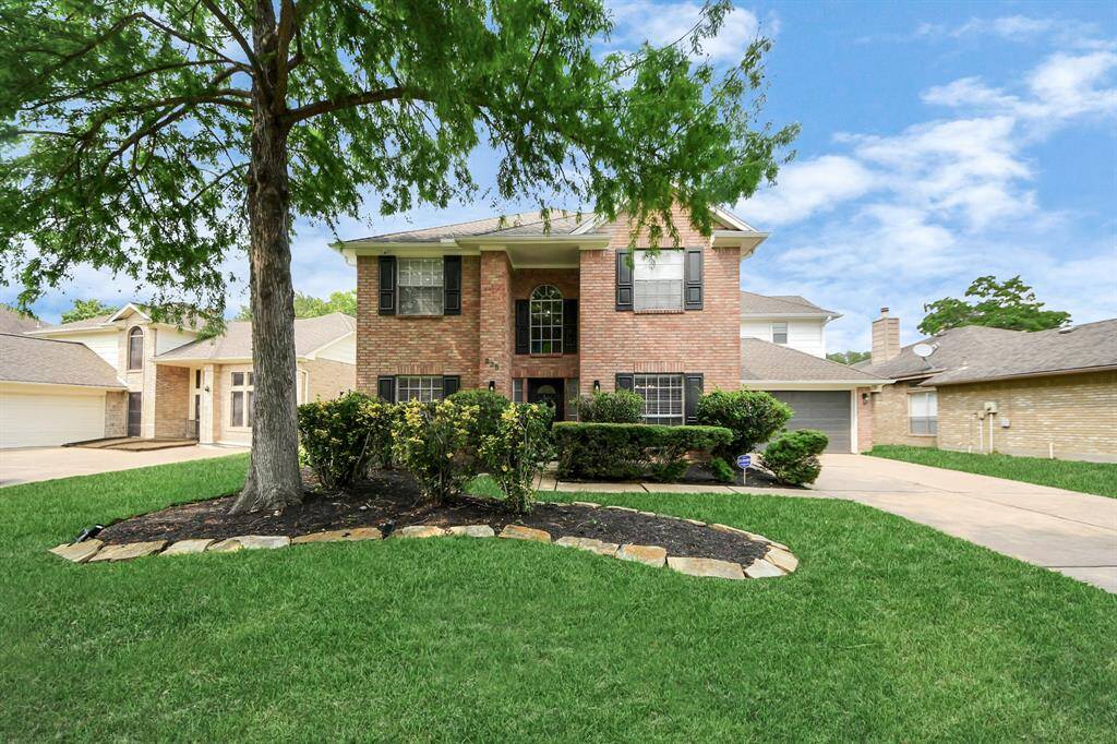 This beautifully updated 2,600 sq ft Ashton Woods home (built in 1991) offers the perfect blend of modern style and everyday comfort. With 4 spacious bedrooms, 2.5 baths, and a 2-car garage, there’s plenty of room for the whole family to live, work, and play.