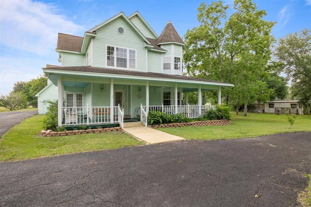 Whether it’s morning coffee or evening sunsets, the covered porch invites you to slow down, breathe deep, and enjoy the simple moments.