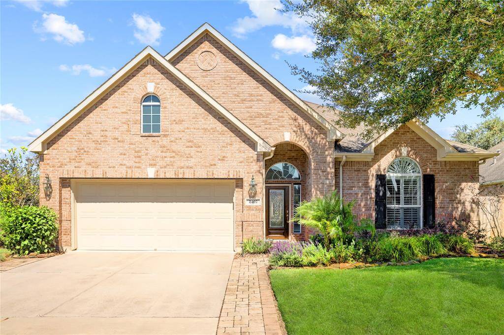 Located in the sought-after Bellavita, this 2,643 SF home offers a perfect blend of comfort and practicality.