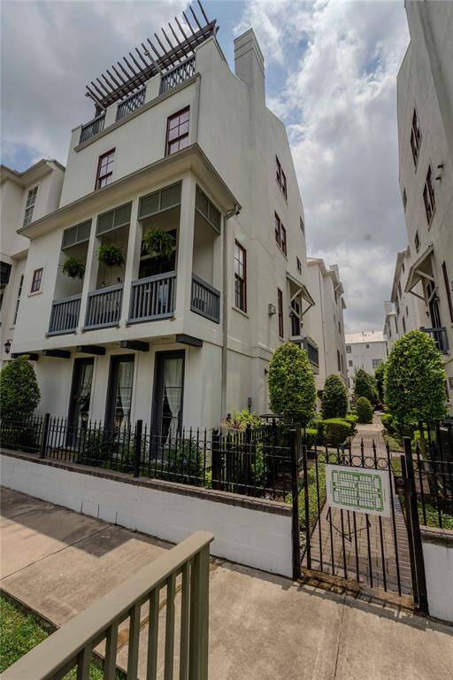 Close to extra street parking and fully gated.