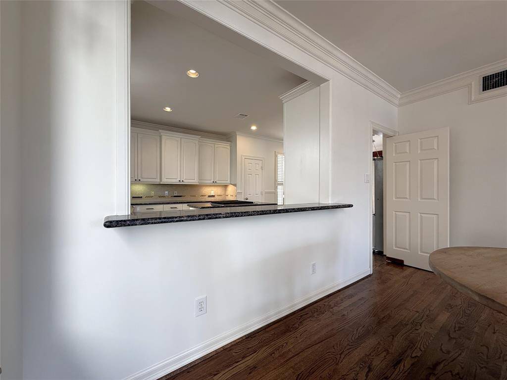 The dining room offers a breakfast/pass-through bar.