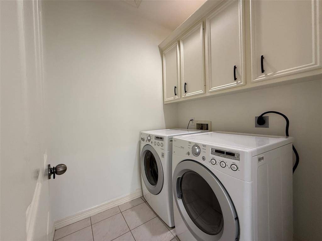 Washer/dryer stay!