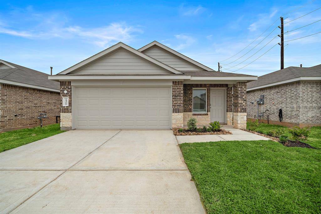 Welcome to 24366 Elmwood Falls!