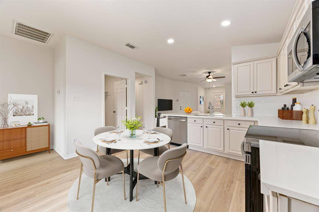 Start your day off right with a cup of coffee sitting with your family in the lovely breakfast area! Featuring large windows with blinds, neutral paint, wood like flooring, recessed lighting and high ceilings.