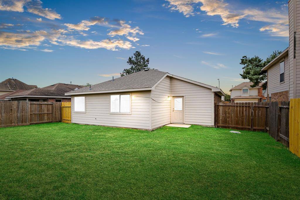 Come and see this spacious backyard! There is plenty of room for the kids to play and adults to relax! Perfect for your outdoor living space, patio furniture, bbq pit, and so much more. The possibilities are endless!