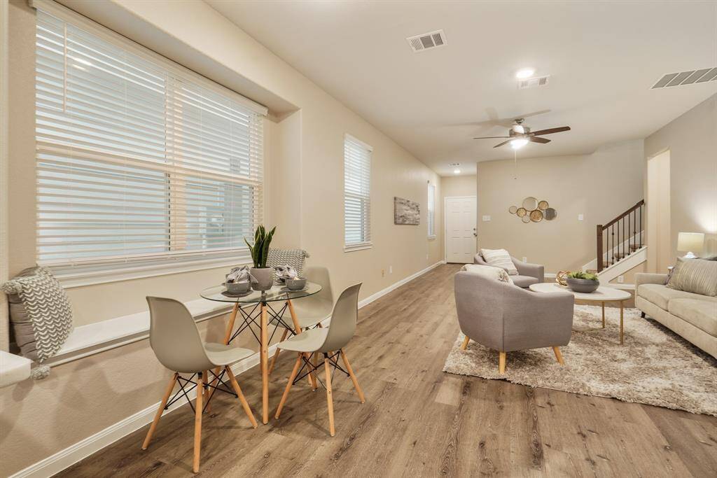 You’ll enjoy Wednesday night lasagna and Saturday morning pancakes in this inviting breakfast area, filled with natural light. The built-in window seat adds a cozy touch and extra functionality to this cheerful, everyday dining space.