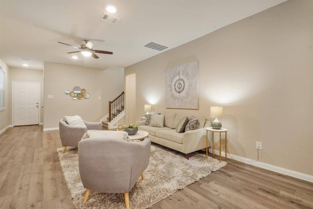 This spacious family room is ideal for gatherings, with an open layout that makes it easy to connect with friends and family. Whether you're hosting a lavish dinner party or enjoying the rhythm of everyday life, there’s plenty of room for everyone to feel right at home.