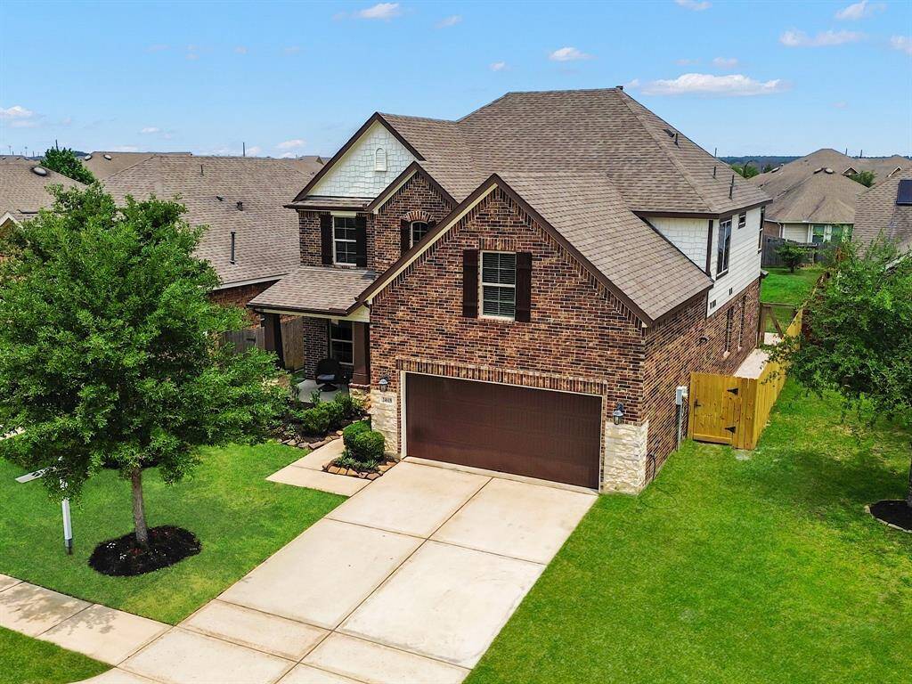 Welcome to your dream home! This stunning 4-bedroom, 3.5-bathroom residence offers a sophisticated blend of comfort and luxury.