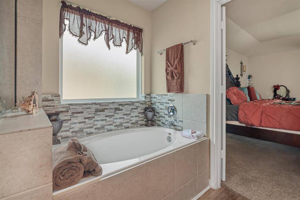 Primary bath, tub angle
