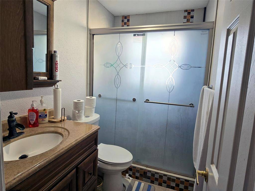 Upstairs full bath