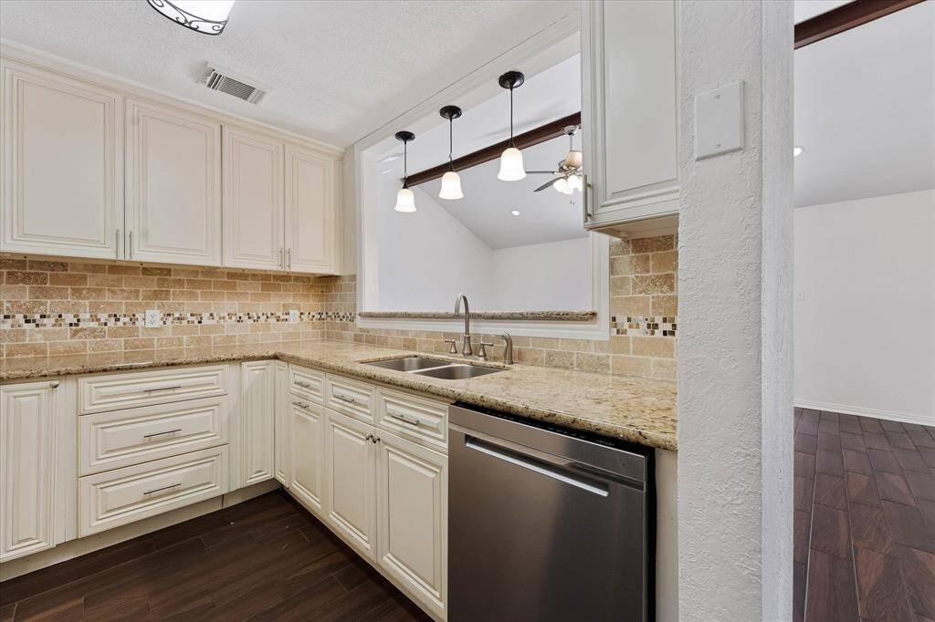 Breakfast bar to the living room