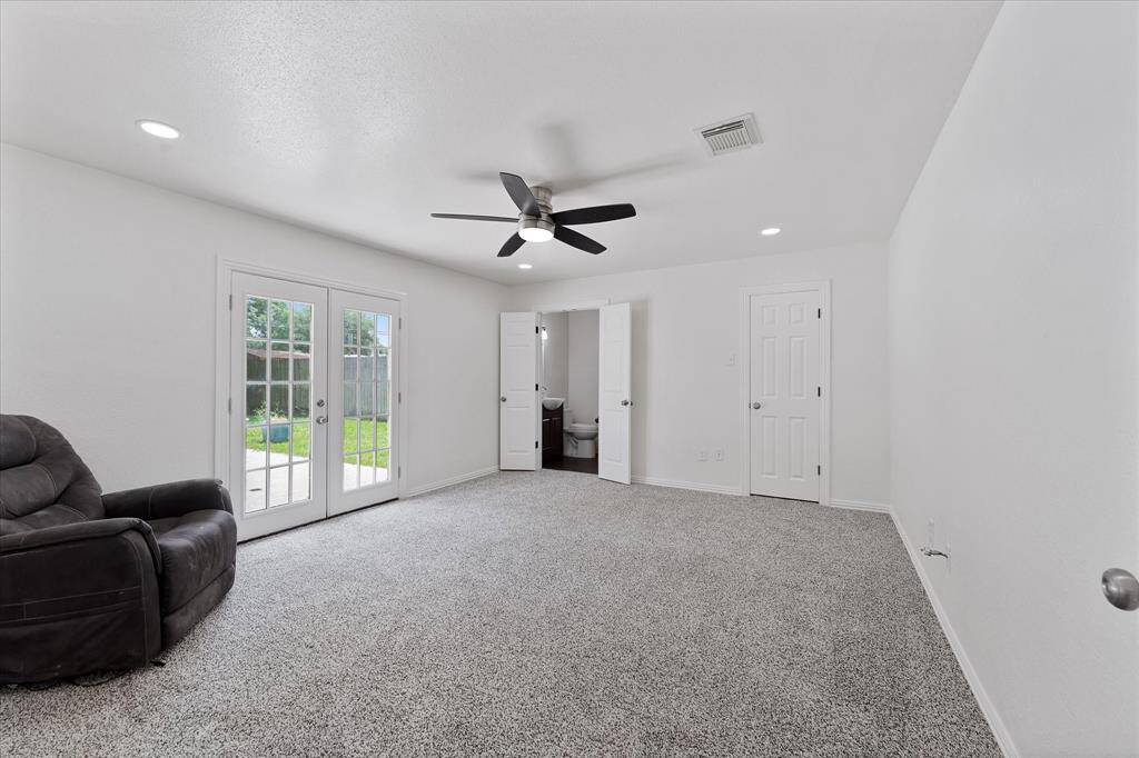 Primary suite with ensuite bath.