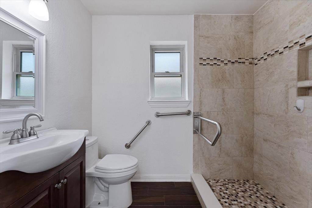 Primary ensuite bath with walk-in shower