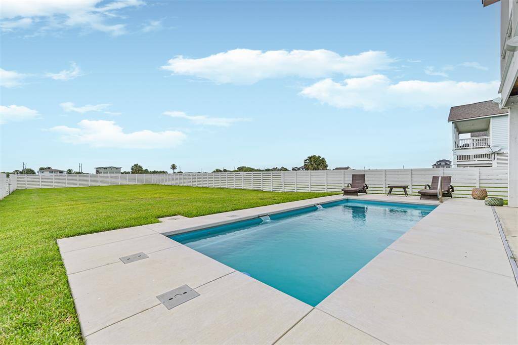 How inviting is that??  Beautiful heated pool.