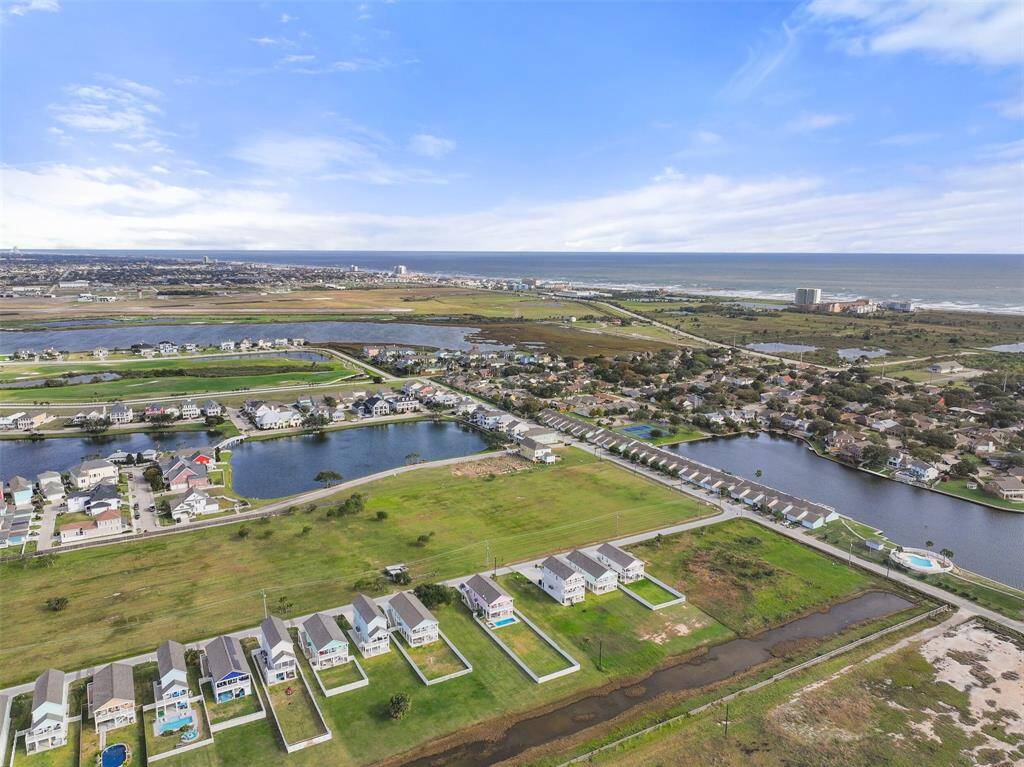 Galveston Municipal Golf course around the corner, (top, left green area) and Evia community with lakes, retail space and restaurants.