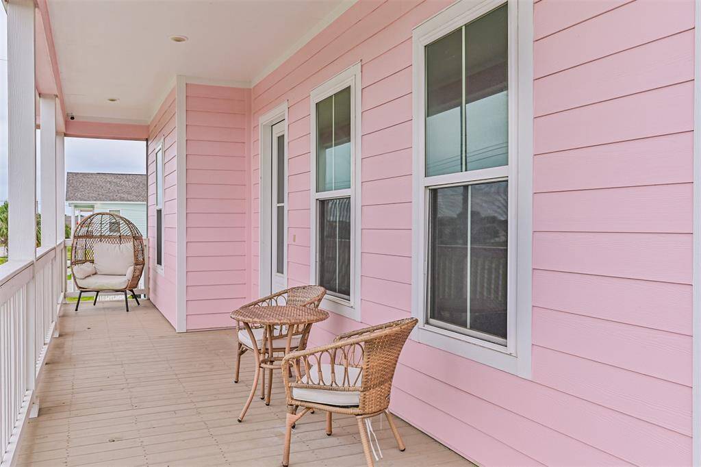 Front deck with sunrise views.
