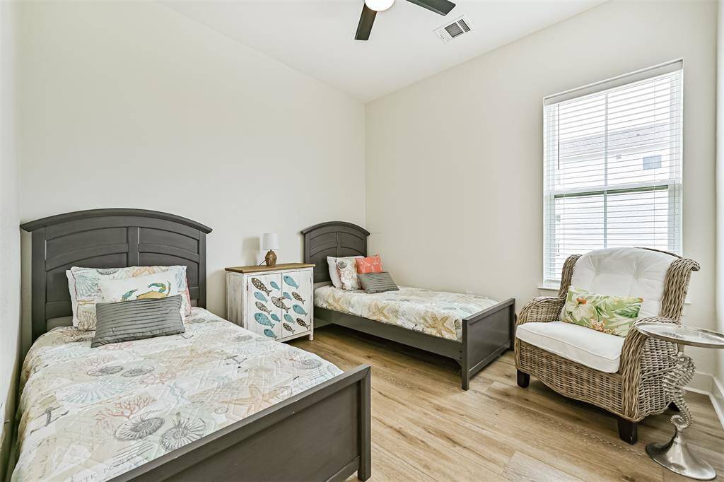 1st bedroom with twin beds