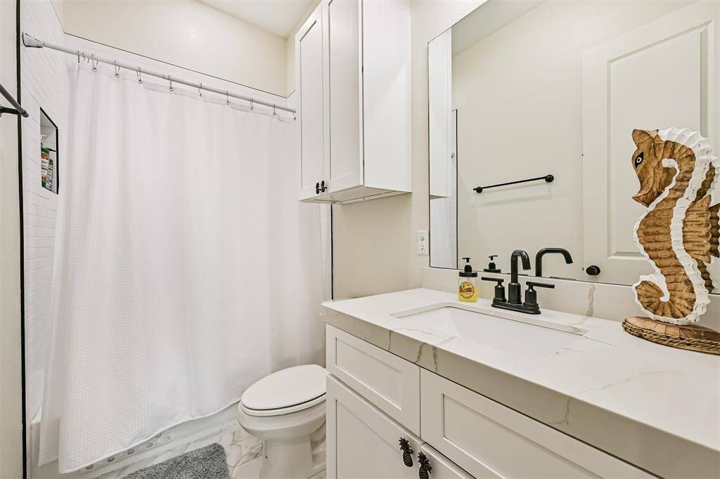 Guest bath in hallway