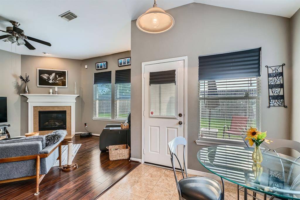 Breakfast Area and Living Room