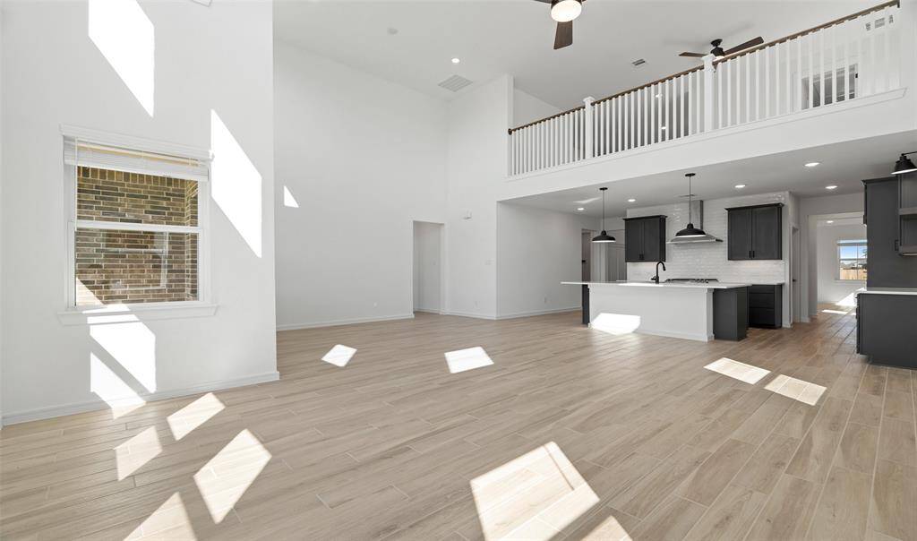 Bright open floorplan (*Photo not of actual home and used for illustration purposes only.)