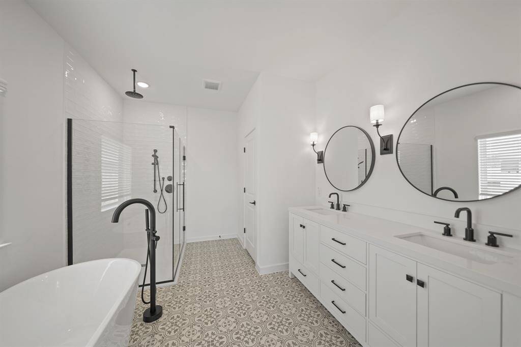 Luxurious primary bath (*Photo not of actual home and used for illustration purposes only.)