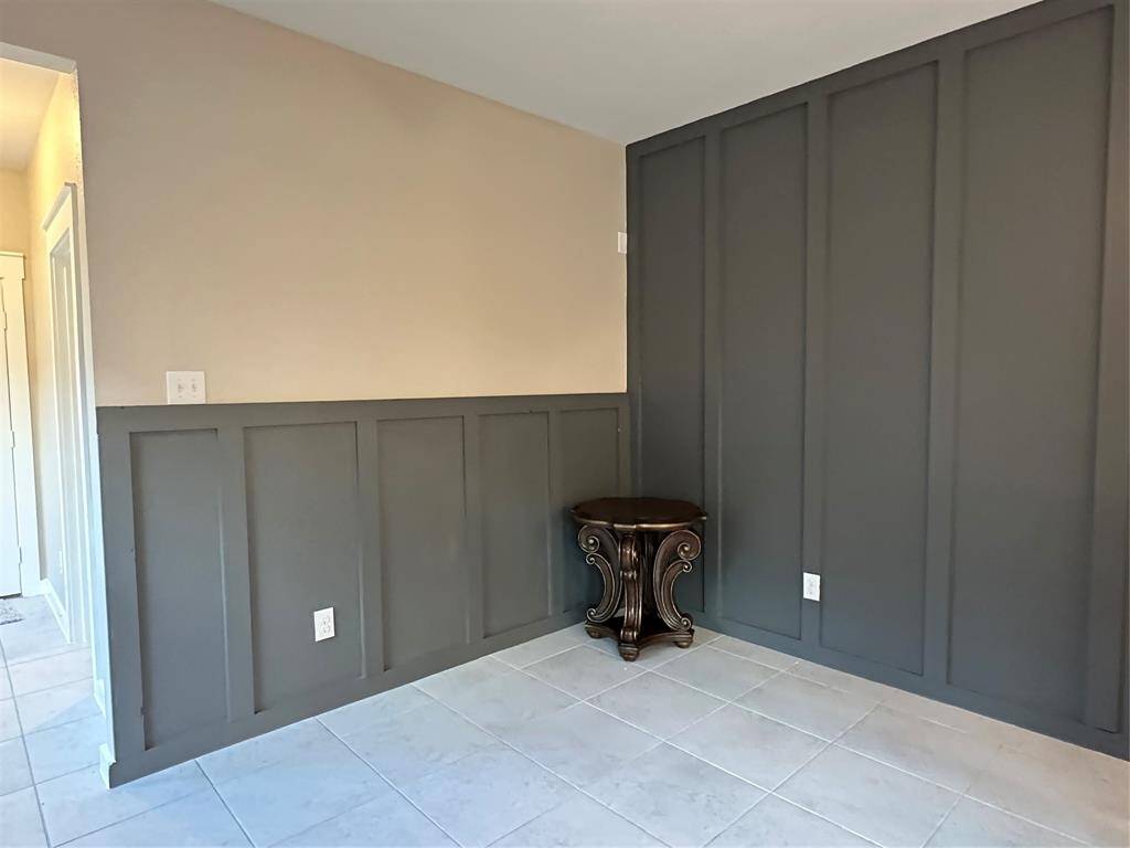 Feature wall in family room. (entry hallway to the left)