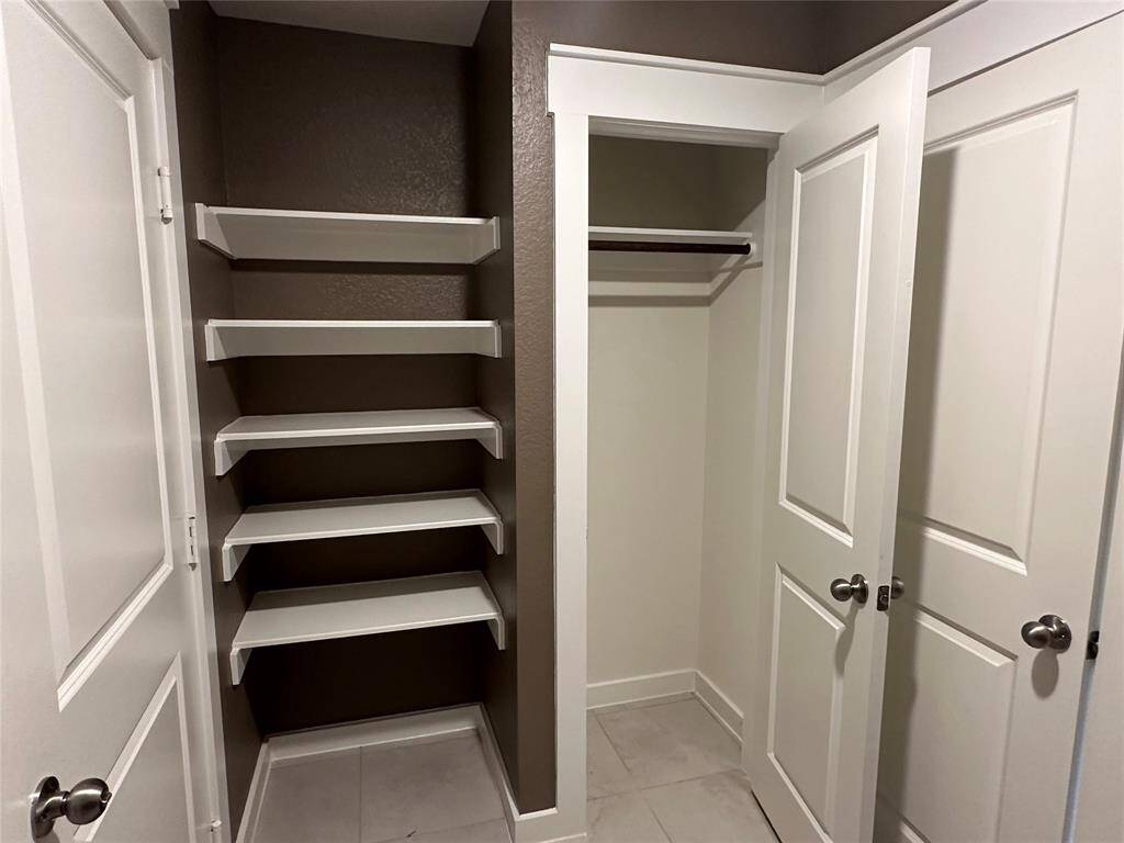 Tons of extra space in utility room across from washer / dryer