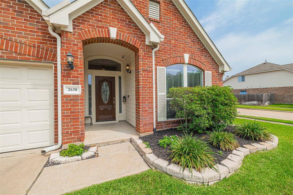 Covered front porch.