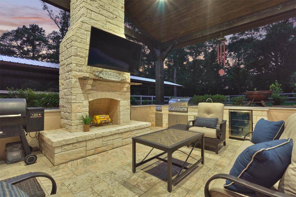 A sunken outdoor lounge just off the pool and deck provides a cozy, intimate setting- perfect for unwinding with family at the end of the day. Fire up the outdoor kitchen and enjoy dining alfresco in this inviting space!
